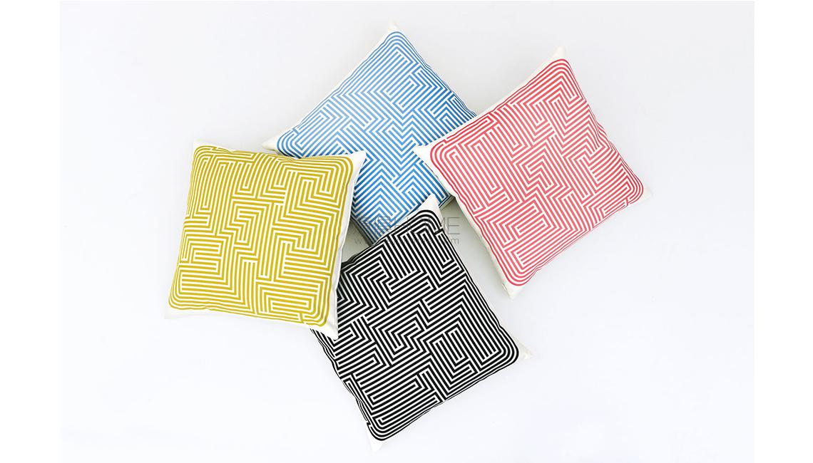 Graphic Print Pillows 抱枕